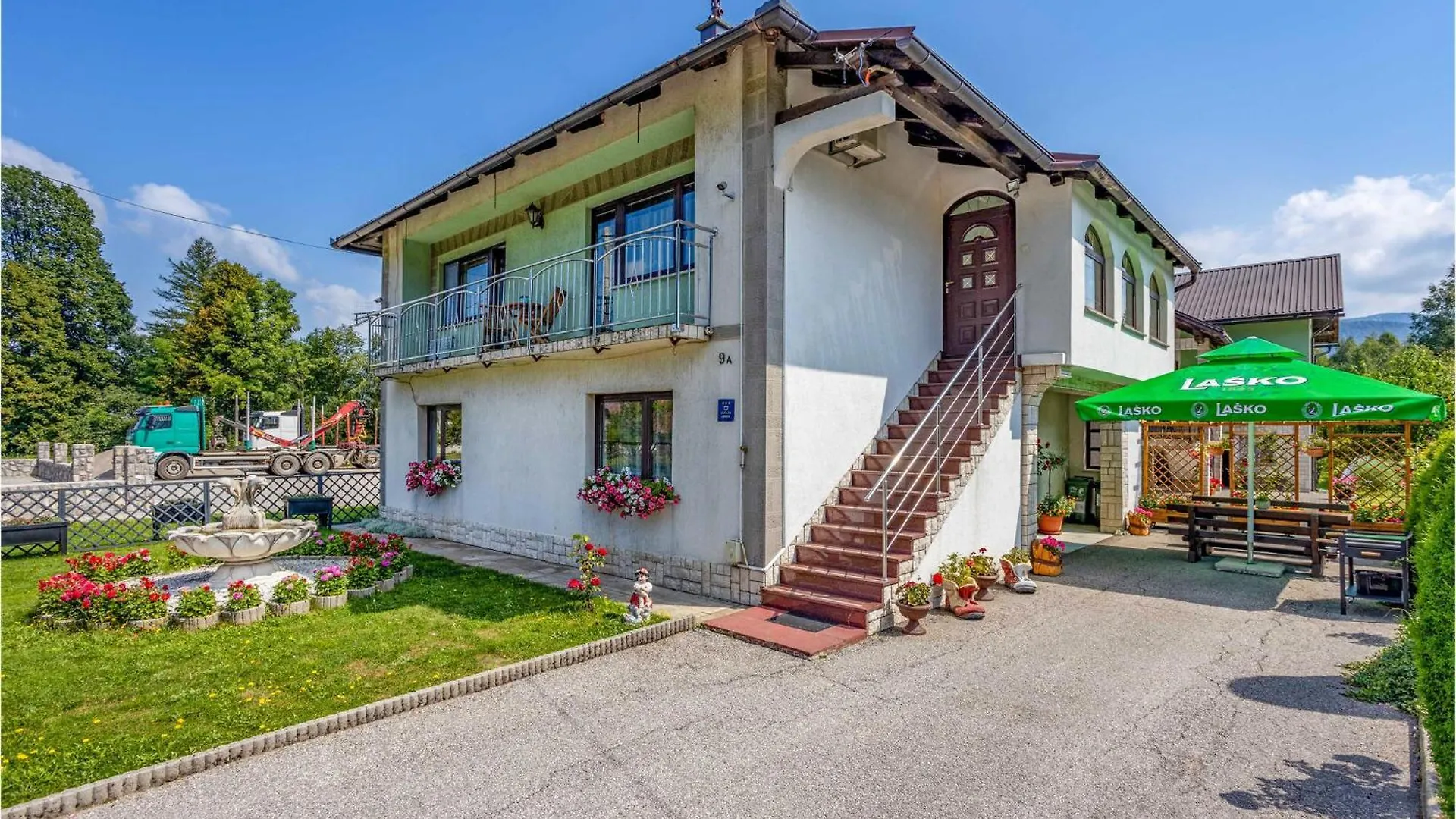 Stunning Home In Lic With House A Panoramic View