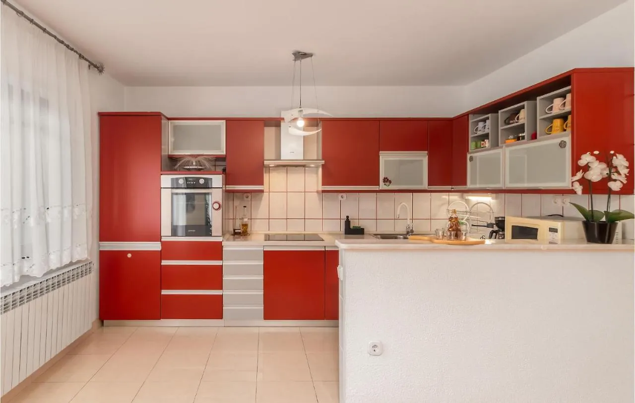 Stunning Home In Lic With House A Panoramic View Croatia