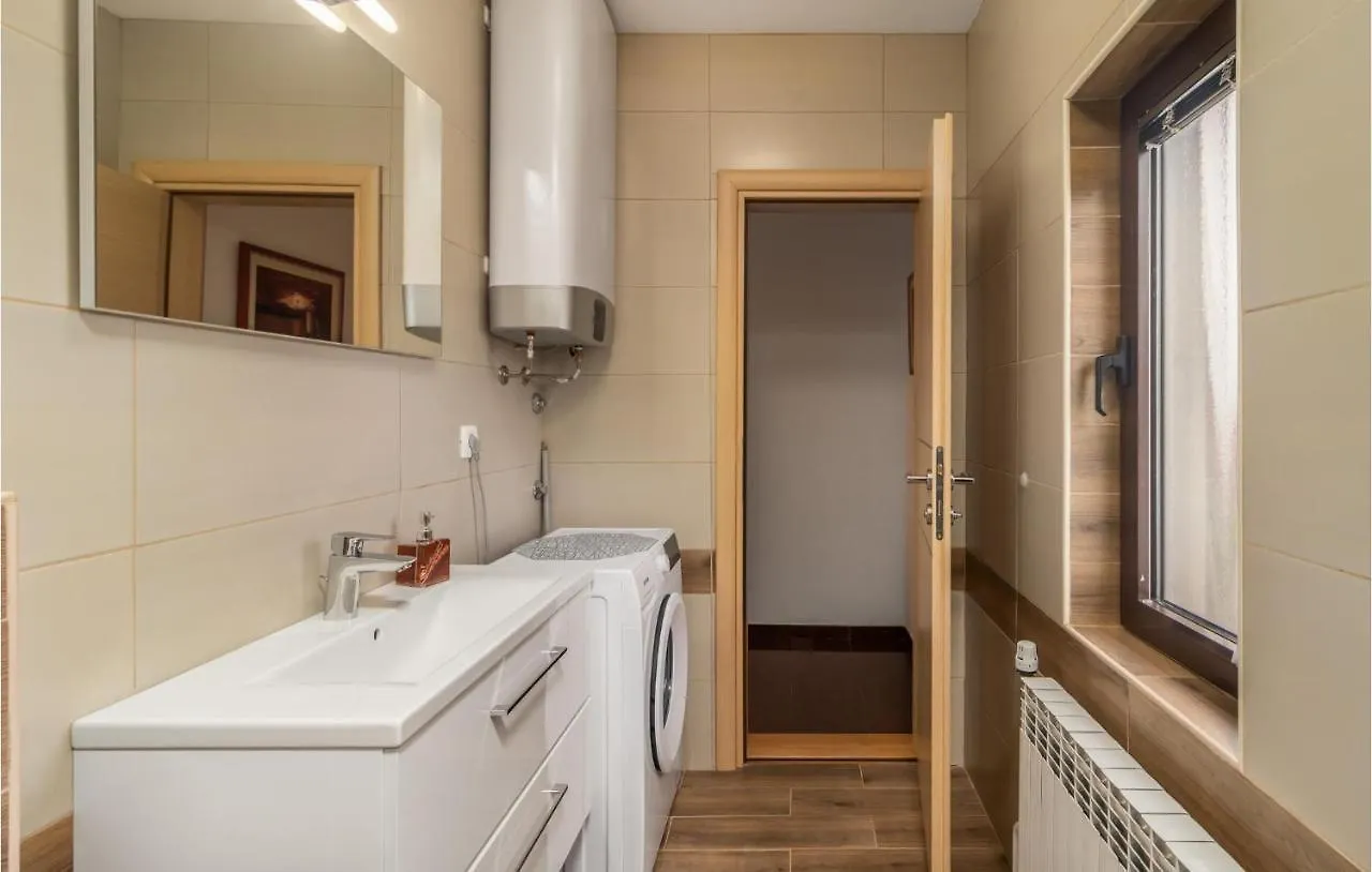 Holiday home Stunning Home In Lic With House A Panoramic View
