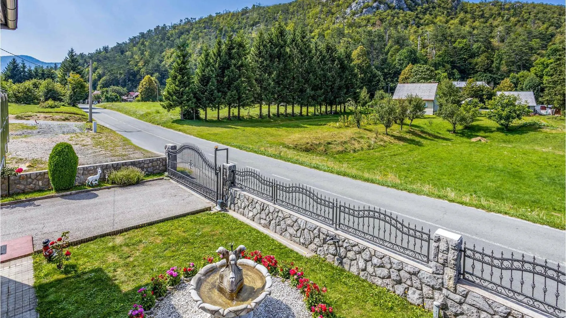 Stunning Home In Lic With House A Panoramic View 0*,  Croatia
